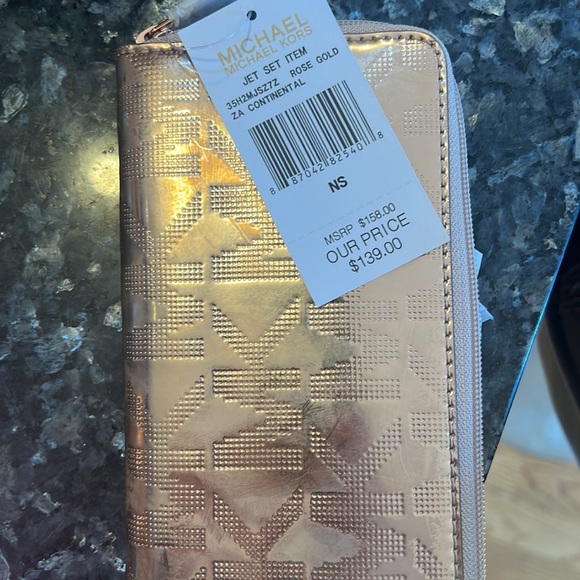 Selling the satchel and the clutch together but can be sold separately. - Picture 8 of 8